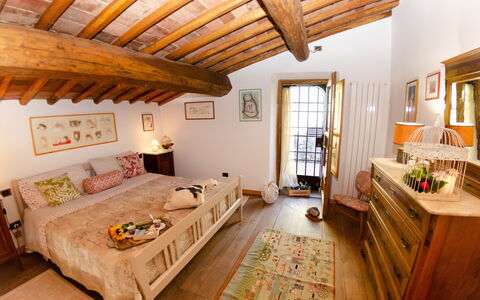 Le Piane: Proprietà, Mobilia, Cornice, Tavolo, Costruzione, Finestra, Divano, Interior Design, Legna, Illuminazione