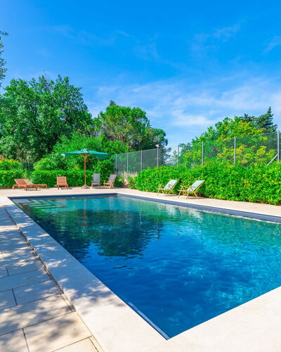 Sunrise Hill Holiday Home: Acqua, Pianta, Cielo, Proprietà, Piscina, Azzurro, Albero, Nube, Condominio, Tempo Libero