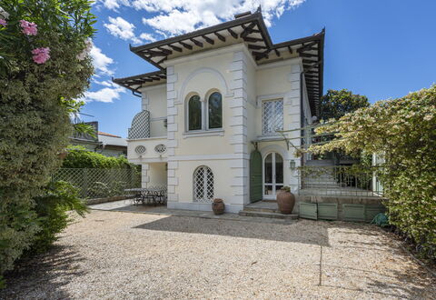 La Villetta: Nube, Cielo, Costruzione, Pianta, Finestra, Azzurro, Porta, Quartiere, Zona Residenziale, Casa