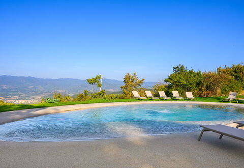 Villa Campestri: Acqua, Cielo, Pianta, Paesaggio Naturale, Piscina, Albero, Mobili Da Esterno, Tempo Libero, Paesaggio, Erba