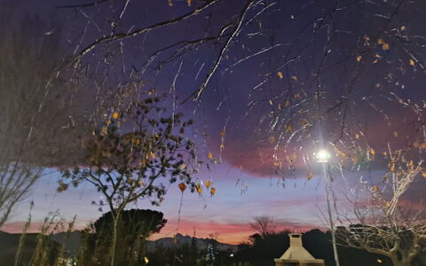 Residenza Thaulero: Cielo, Nube, Atmosfera, Mondo, Crepuscolo, Street Luce, Illuminazione, Ramo, Pianta, Albero
