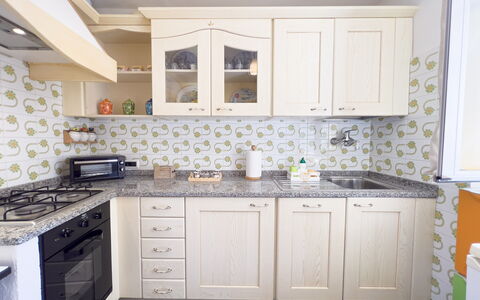 La Casetta Di Emma - Villa Faraldi: Cabinetry, Controsoffitto, Proprietà, Costruzione, Mobilia, Cucina Stufa, Cassetto, Cucina, Rubinetto, Lavello