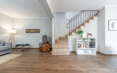 Casa Del Porto: Mobilia, Interior Design, Legna, Illuminazione, Sala, Pavimentazione, Cornice, Comfort, Soggiorno, Divano