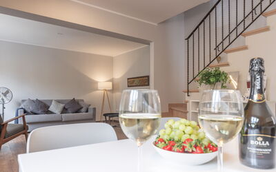 Casa Del Porto: Cibo, Proprietà, Bottiglia, Tavola, Tavolo, Interior Design, Ingrediente, Comfort, Controsoffitto