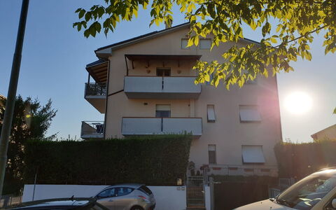 L'attico Di Castelfidardo: Cielo, Auto, Costruzione, Proprietà, Luce, Veicolo, Ruota, Veicolo A Motore