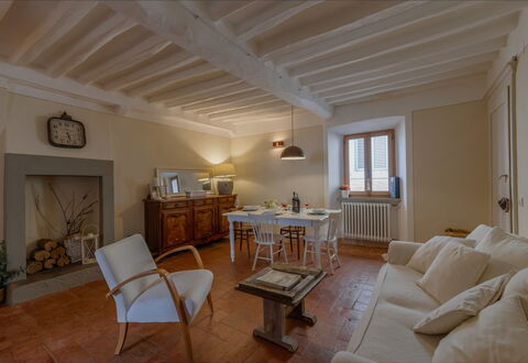 Appartamento Mancini: Mobilia, Cornice, Tavolo, Costruzione, Legna, Finestra, Divano, Pianta Della Casa, Interior Design, Pavimentazione