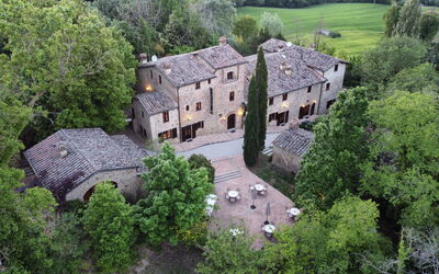 Borgo Al Castello: Costruzione, Pianta, Proprietà, Finestra, Albero, Casa, Lotto, Architettura, Villetta, Erba