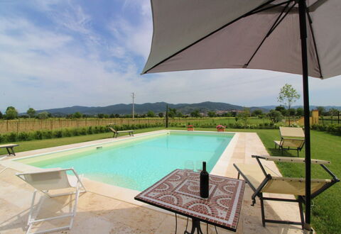 Casa Angela: Acqua, Cielo, Proprietà, Pianta, Piscina, Costruzione, Nube, Azzurro, Ombrello, Shade