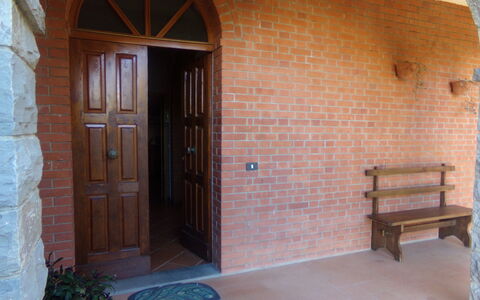 Il Campanile: Costruzione, Pianta, Porta, Legna, Panchina, Muratura, Casa, Color Legno, Interior Design