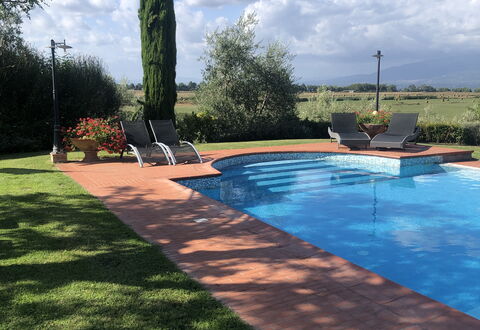Il Campanile: Nube, Acqua, Cielo, Pianta, Giorno, Proprietà, Albero, Shade, Architettura, Paesaggio Naturale