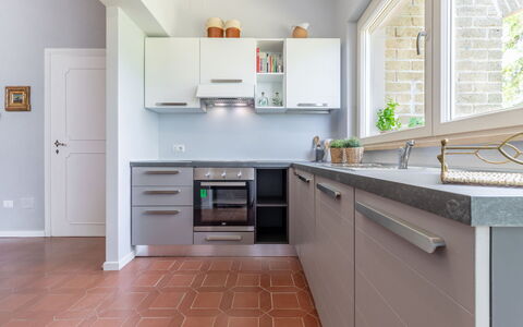 Villa Elpidio: Controsoffitto, Cabinetry, Mobilia, Proprietà, Costruzione, Cucina, Lavandino Della Cucina, Cucina Stufa, Lavello, Legna