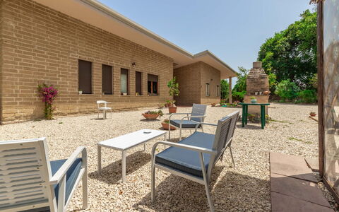 Villa Elpidio: Pianta, Proprietà, Cielo, Mobilia, Costruzione, Shade, Albero, Mobili Da Esterno, Zona Residenziale, Spazio Pubblico