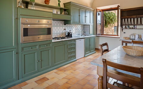 Montauto: Cabinetry, Mobilia, Controsoffitto, Proprietà, Sedia, Cassetto, Legna, Cucina, Elettrodomestico, Elettrodomestico Da Cucina
