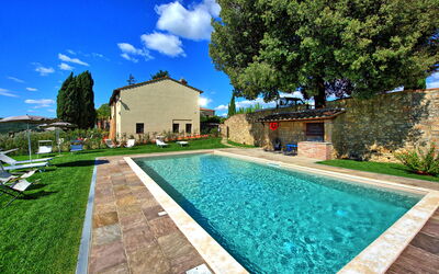 Montauto: Acqua, Pianta, Cielo, Nube, Proprietà, Piscina, Costruzione, Natura, Azzurro, Albero