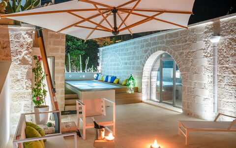 B&b Vico Bianco: Proprietà, Tavolo, Interior Design, Legna, Architettura, Pavimentazione, Soggiorno, Shade, Pavimento, Immobiliare