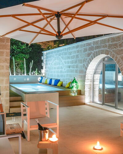 B&b Vico Bianco: Proprietà, Tavolo, Interior Design, Legna, Architettura, Pavimentazione, Soggiorno, Shade, Pavimento, Immobiliare