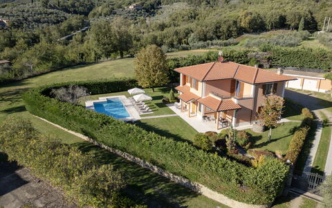 Villino Setteponti: Piscina, Zona Residenziale, Casa, Tetto, Estate, Casa, Ricorrere, Giardino, Villetta, Prato