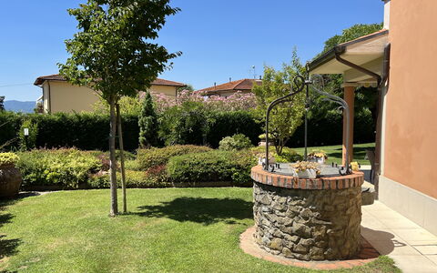 Villino Setteponti: Pianta, Cielo, Costruzione, Albero, Lotto, Erba, Casa, Arbusto, Paesaggio, Zona Residenziale