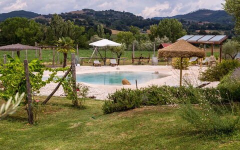 Villa Tavernacce: Acqua, Pianta, Cielo, Proprietà, Nube, Piscina, Albero, Montagna, Corpo D'Acqua, Paesaggio Naturale