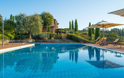 Villa i Colli: Acqua, Pianta, Cielo, Proprietà, Piscina, Azzurro, Albero, Costruzione, Mobili Da Esterno, Tempo Libero