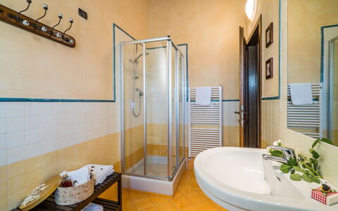 Villa i Colli: Idraulico Fixture, Rubinetto, Doccia Porta, Vasca Da Bagno, Soffione Doccia, Bagno, Pianta, Doccia, Costruzione