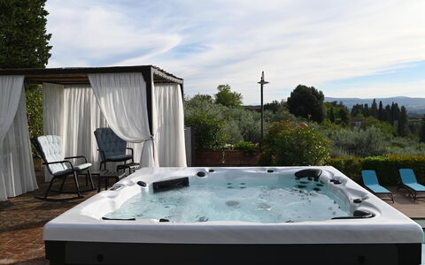 Villa Tresanti: Acqua, Cielo, Pianta, Nube, Vasca Da Bagno, Piscina, Azzurro, Vasca Idromassaggio, Vasca Idromassaggio, Interior Design