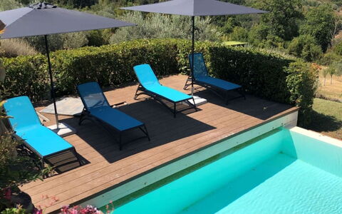 Villa Tresanti: Acqua, Pianta, Cielo, Mobilia, Piscina, Albero, Azzurro, Fiore, Costruzione, Mobili Da Esterno