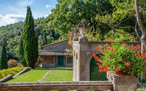 Villa Torreone: Pianta, Costruzione, Proprietà, Finestra, Cielo, Fiore, Nube, Albero, Vegetazione, Villetta