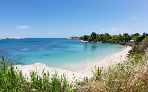 Baraka Apartments: Acqua, Cielo, Pianta, Nube, Azzurro, Paesaggio Naturale, Vegetazione, Spiaggia, Albero, Terreno