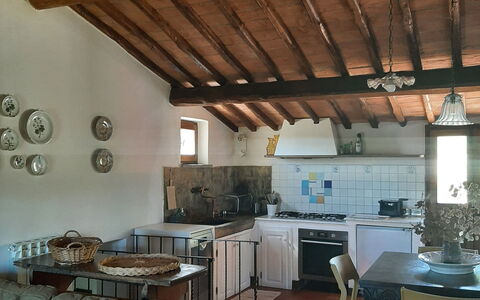 Casa Mulinello: Mobilia, Proprietà, Tavolo, Cucina, Costruzione, Legna, Cabinetry, Interior Design, Elettrodomestico Da Cucina, Sedia