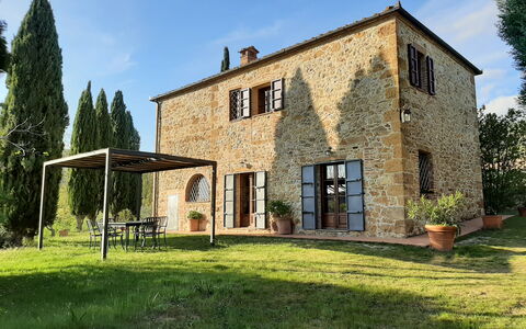 Casa Banditello: Cielo, Pianta, Costruzione, Finestra, Nube, Albero, Paesaggio Naturale, Casa, Lotto, Vaso Di Fiori