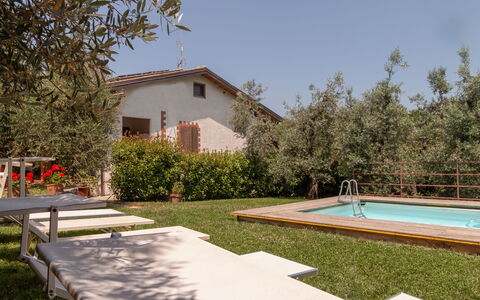 Residenza la Casuccia: Piscina, Casa, Backyard, Estate, Giardino, Mobili Da Esterno, Ricorrere, Agriturismo, Hacienda, Cortile