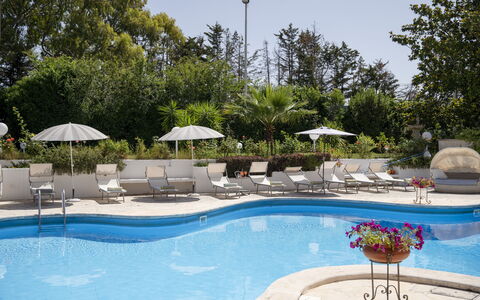 Villa Sole Martina Franca: Piscina, Mobili Da Esterno, Mobilia, Ombrello, Ricorrere, Lettino, Sedia, Eco Hotel, Tempo Libero, Shade