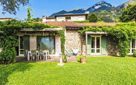 Villa Ulivo: Casa, Arbusto, Casa, Giardino, Groundcover, Catena Montuosa, Villetta, Prato, Estate, Hacienda