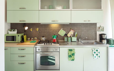 Apartment Serena - Levanto: Cabinetry, Controsoffitto, Proprietà, Lavandino Della Cucina, Cucina Stufa, Costruzione, Rubinetto, Stufa A Gas, Cucina, Piano Cottura