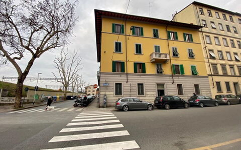 Vintage Apartment in Florence: Cielo, Nube, Costruzione, Finestra, Auto, Infrastruttura, Albero, Veicolo, Manto Stradale