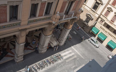 Duomo Suite: Finestra, Costruzione, Urban Design, Manto Stradale, Auto, Facciata, Punto Di Riferimento, Strada, Città, Veicolo