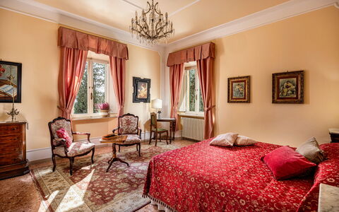 Villa Staggia: Mobilia, Interior Design, Soffitto, Camera, Pavimentazione, Tessile, Biancheria, Letto, Illuminazione, Camera Da Letto