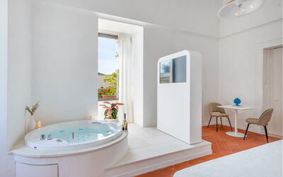 Edera - Mastropà: Vasca Da Bagno, Mobilia, Azzurro, Legna, Interior Design, Pavimento, Idraulico Fixture, Pavimentazione, Shade, Bagno