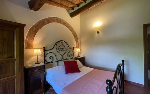 Podere La Sterza: Mobilia, Proprietà, Comfort, Legna, Telaio Del Letto, Illuminazione, Costruzione, Interior Design, Architettura, Cabinetry