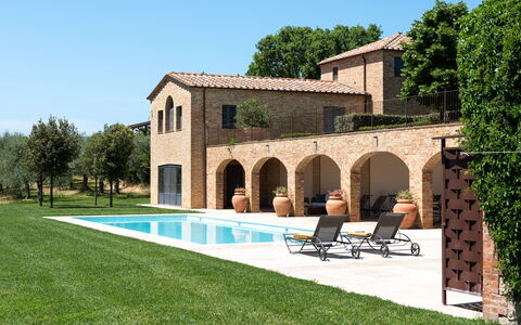 Podere D'Asso: Cielo, Pianta, Costruzione, Albero, Erba, Mobili Da Esterno, Casa, Shade, Tempo Libero, Paesaggio