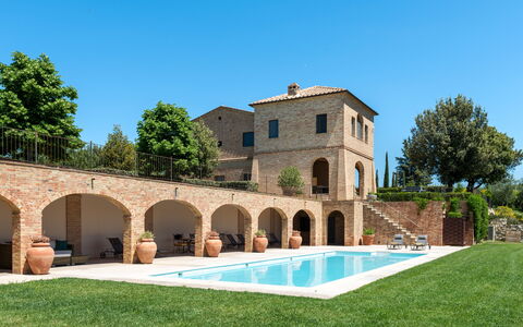 Podere D'Asso: Pianta, Cielo, Costruzione, Acqua, Albero, Erba, Casa, Paesaggio, Zona Residenziale, Tempo Libero