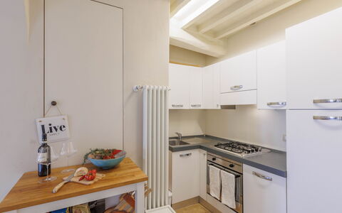 La Terrazza Sulla Valle: Cabinetry, Proprietà, Cucina Stufa, Costruzione, Stufa A Gas, Legna, Controsoffitto, Cucina, Elettrodomestico Da Cucina, Piano Cottura