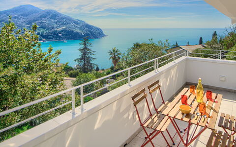 Casa Grande Mare - Levanto: Cielo, Acqua, Giorno, Proprietà, Nube, Azzurro, Costruzione, Recinzione, Legna, Costiera E Morfologie Oceanic