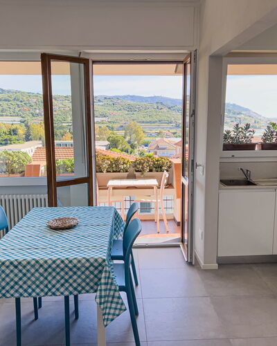 Appartamento La Castellana: Mobilia, Proprietà, Sedia, Tavolo, Cabinetry, Azzurro, Controsoffitto, Interior Design, Shade, Legna
