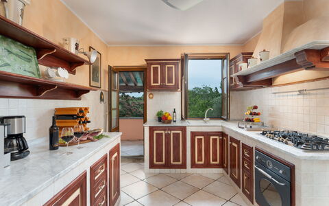 Villa Morellino: Cabinetry, Controsoffitto, Proprietà, Mobilia, Cucina Stufa, Cucina, Legna, Elettrodomestico, Interior Design, Elettrodomestico Da Cucina