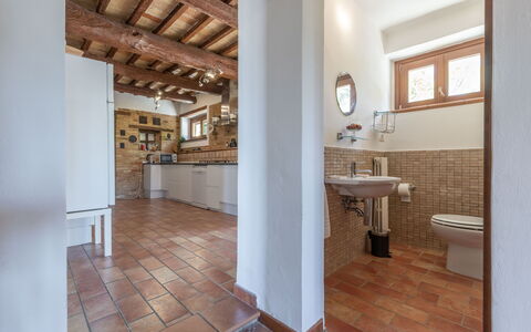 Casa Bellavista: Lavello, Proprietà, Rubinetto, Costruzione, Idraulico Fixture, Specchio, Legna, Interior Design, Architettura, Bagno