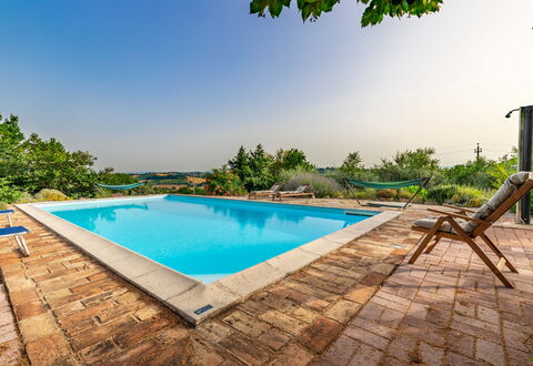 Casa Bellavista: Acqua, Cielo, Pianta, Costruzione, Proprietà, Piscina, Azzurro, Albero, Shade, Rettangolo