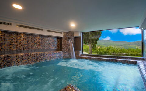 La Torre Di Panzano: Acqua, Proprietà, Pianta, Cielo, Piscina, Azzurro, Costruzione, Finestra, Interior Design, Rettangolo