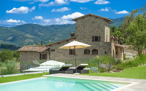 La Torre Di Panzano: Nube, Pianta, Costruzione, Proprietà, Cielo, Acqua, Azzurro, Blu, Shade, Architettura